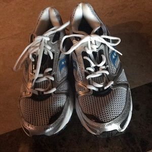 Men’s New Saucony Size 11 Shoes